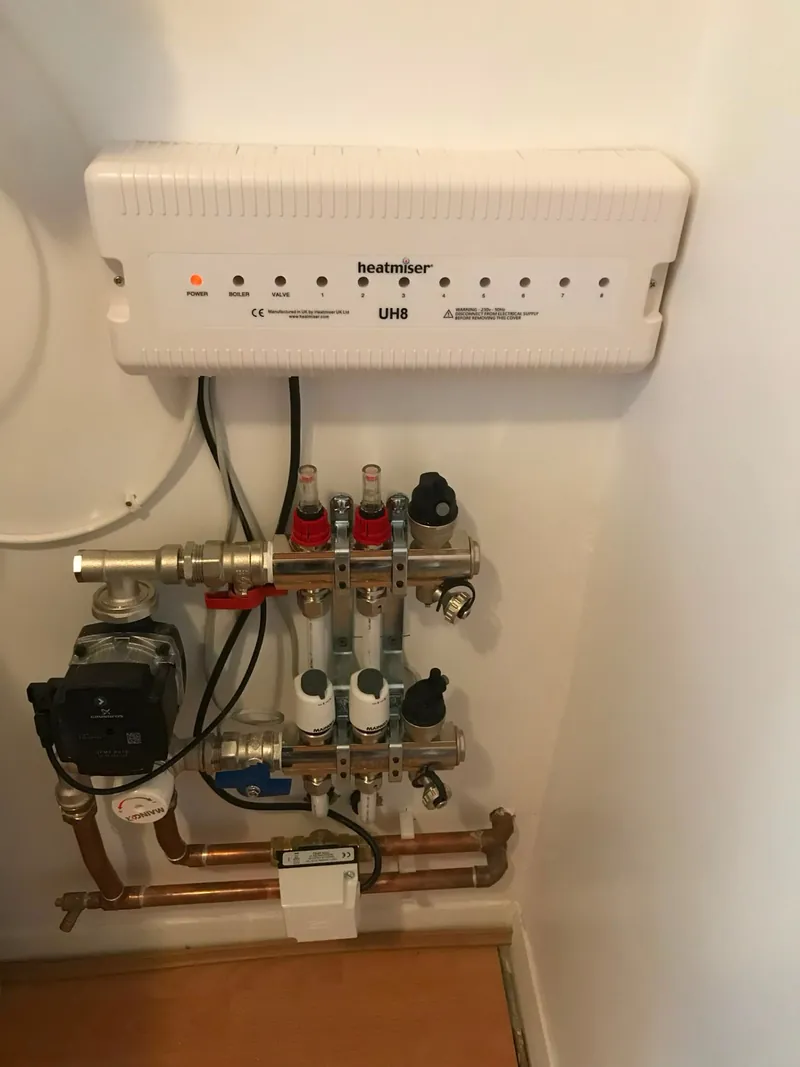 Underfloor heating manifold with pump, valves and controls