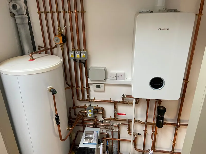 Worcester boiler and hot water cylinder installation with heating controls